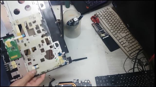 Восстанавливаем ноутбук Acer Aspire 5750G ремонт корпуса /замена клавиатуры /hdd на Ssd / разборка