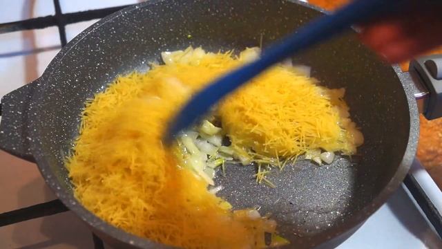 Беру стакан ВЕРМИШЕЛИ и одну ЛУКОВИЦУ! Мой "спасительный" рецепт, когда заканчиваются продукты. смотреть онлайн