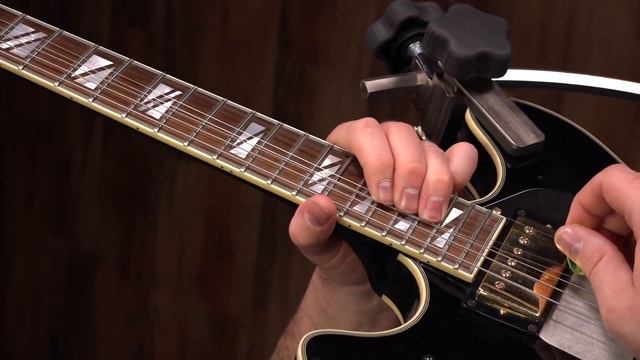 Clapton's "Crossroads" - Two Small Soloing Tips смотреть онлайн