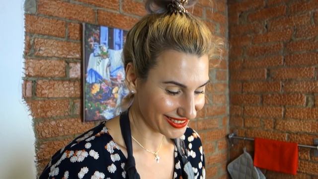 Безумно ВКУСНЫЙ САЛАТ ОЛИВЬЕ на новогодний стол 2019 свежий вкус классики Готовить просто с Люсьено смотреть онлайн