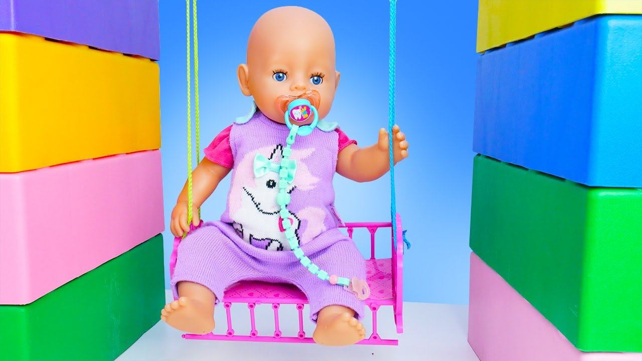 Кукла БЕБИ БОН катается на Качелях! - Смешное видео онлайн. Весёлые игры как мама с Baby Born смотреть онлайн