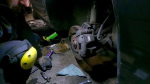 Peugeot 3008 замена передних тормозных колодок.