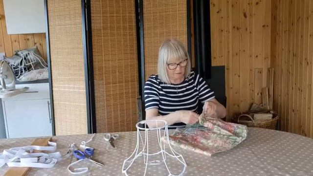 How To Make A Pretty Gathered Ruffle Lampshade - Easy To Follow Tutorial - Cottagecore Style! смотреть онлайн