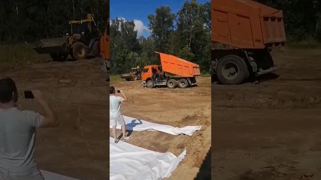 Привезли щебень на подушку под плиту #каркасныйдом #фундамент #плитаподфундамент смотреть онлайн