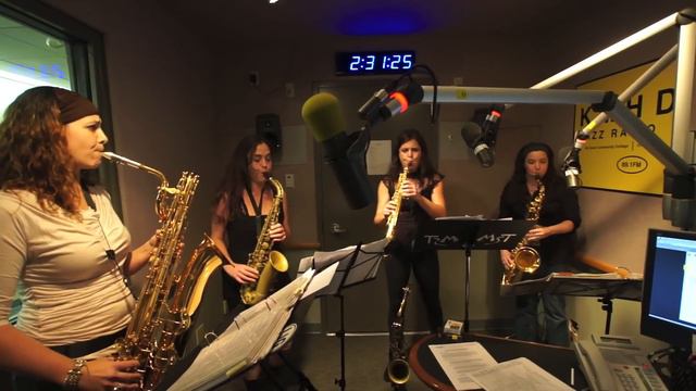 The Quadraphonnes saxophone Quartet on Bright Moments! 11-26-11 смотреть онлайн