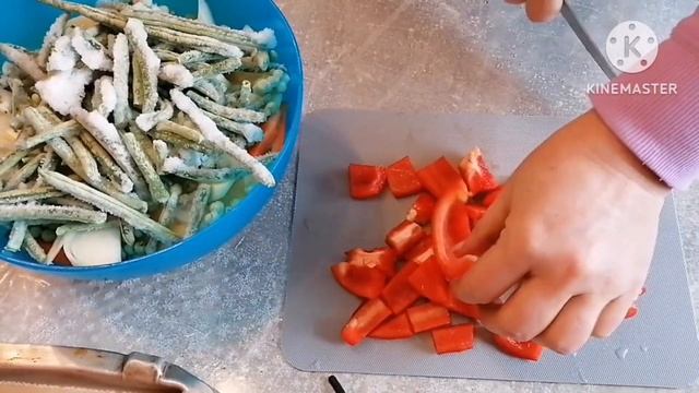 готовим обед всей семьёй,, Индюшка на овощной падушки,, смотреть онлайн
