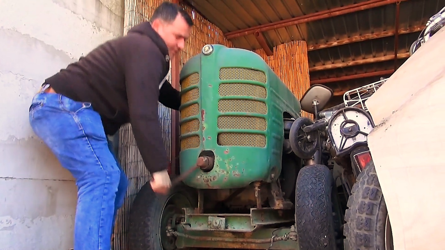 Запуск трактора Skoda 1940 года смотреть онлайн