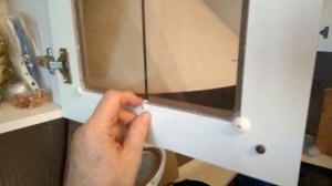 Как закрепить стёкла в кухонном шкафу