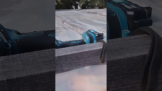 Укрепляю на навесе поликарбонат .