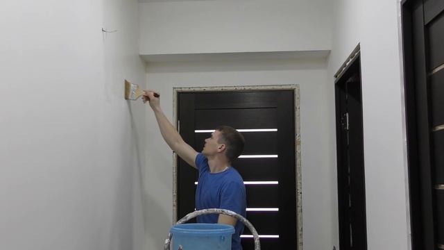 Итог ремонта в коридоре Девушка на стройке Клеим обои смотреть онлайн