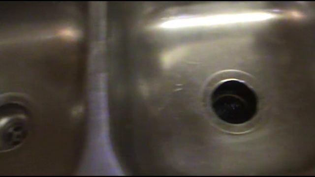 Dishwasher Full Of Suds смотреть онлайн