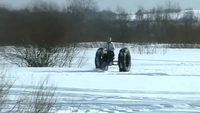 КАРАКАТ ИЗ "БЕНЗОПИЛЫ", ЛЁГКИЙ ПНЕВМОХОД "БУРЛАК" самоделка. Старое видео. смотреть онлайн