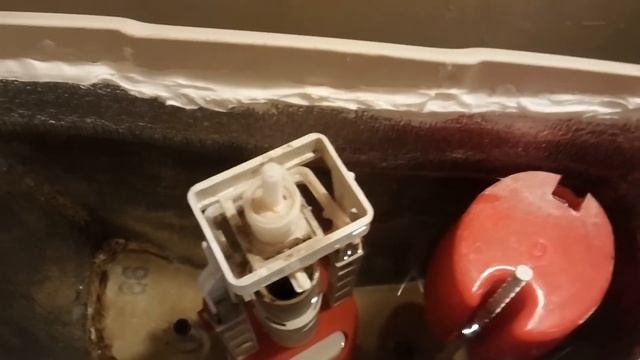 как убрать конденсат с бачка унитаза смотреть онлайн
