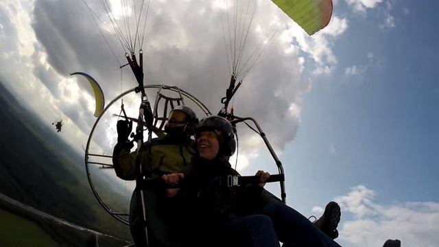 Смотреть частный полет на параплане с мотором с ProstoLeti.ru в СПБ смотреть онлайн