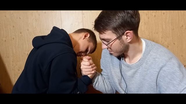 Как побеждать в борьбе на руках? Секреты техники и нюансы смотреть онлайн