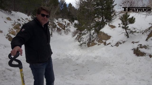 2014 Nissan Frontier PRO-4X vs Ford Raptor Slow Motion Snow Bash смотреть онлайн