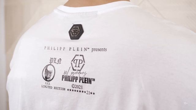 Превосходный яркий образ на каждый день от Philipp Plein смотреть онлайн