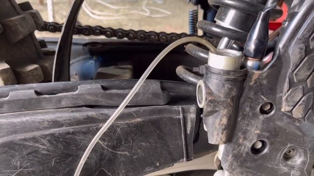 Как прокачать задние тормоза на мотоцикле. смотреть онлайн