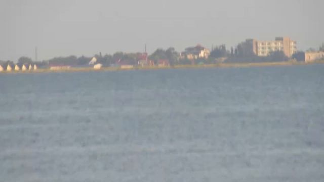 Бердянск вид на дальнюю косу , акватория бердянского залива , волнорез (зум 100Х ) Июль 2021 смотреть онлайн