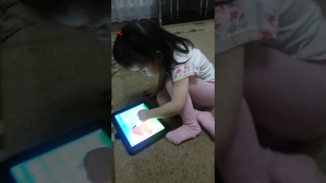 Алиша изучает буквы, цифры и домашних животных смотреть онлайн