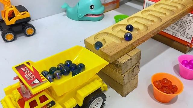 Box full of Mini EV, Ferrari, DHL, Rolls-Royce, 3LM300h, Bugatti, Porsche, Suzuki, Honda, FS22 04 смотреть онлайн
