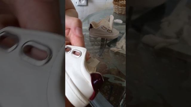 Чистим белую обувь перекисью) смотреть онлайн