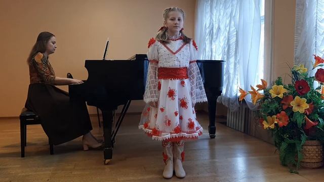 "Яблоневый вечер" муз.Ю.Чичкова, сл.П.Синявского смотреть онлайн
