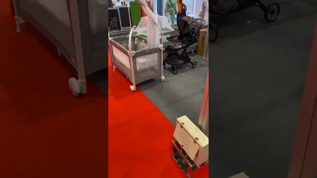 Детские кроватки и коляски #товарыизкитая #бизнесскитаем #детскиеколяски #детскиетовары #кровати смотреть онлайн