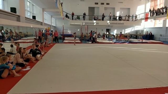 VLOG: поездка в Екатеринбург, соревнования девочек, поиски кофе смотреть онлайн