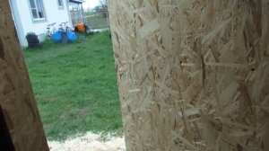 САРАЙ | ХОЗБЛОК своими руками | №10. Простая дверь из OSB. Деревянные нащельники на стены.