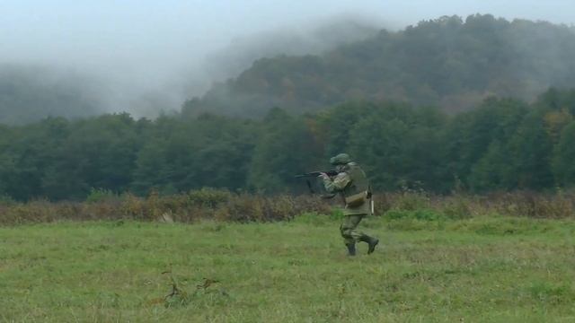 На российско-алжирских учениях провели первые стрельбы из новейшего автомата Калашникова АК-12 смотреть онлайн