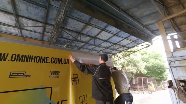 Оклейка грузовых машин. Брендирование грузового фургона виниловой пленкой с ламинацией и УФ печатью смотреть онлайн