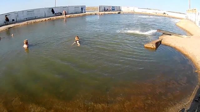 Целебный Гейзер на Арабатской Стрелке. Оценивают Пользу Иллай и Эрик. смотреть онлайн