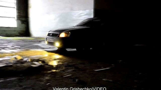 Приора и ВАЗ 21099 на заброшенном заводе Тюмень смотреть онлайн