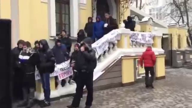 Активисты пикетируют ресторан "Марио" Вячеслава Соболева смотреть онлайн