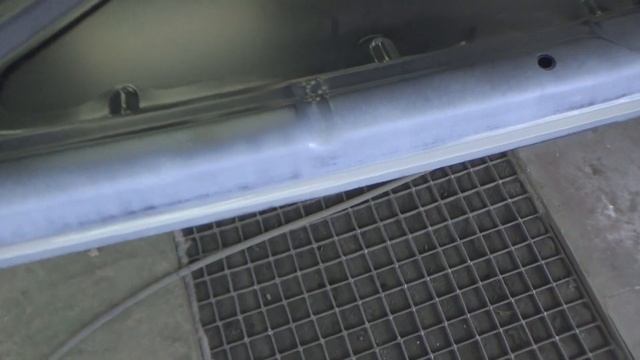 ученик наносит герметик смотреть онлайн