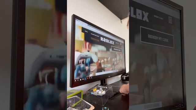 Redeeming my roblox virtual item смотреть онлайн