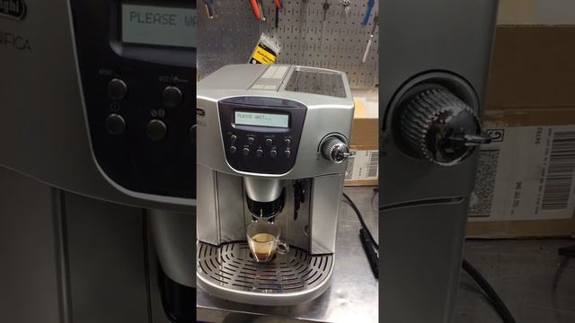 coffe grounds on tray - delonghi magnifica - 3460 test смотреть онлайн