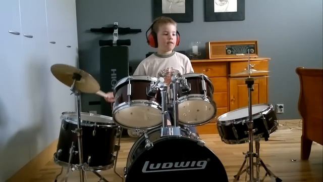 Ludwig Accent CS Combo played by 8year old Urpo смотреть онлайн