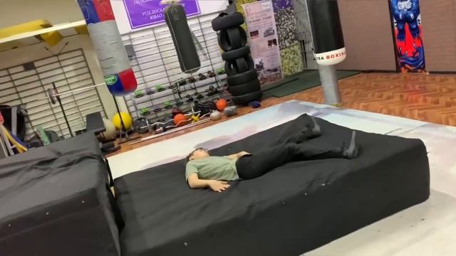 сценическое падение смотреть онлайн