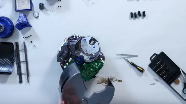 Dyson 360 Eye Teardown - The Electronics Inside смотреть онлайн