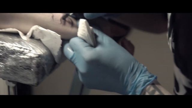 ТАТУИРОВКА В ДВЕ РУКИ / Студия татуировки НА СТИЛЕ смотреть онлайн