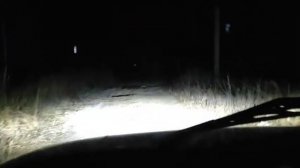 Светодиодные фары на ниве ночью.