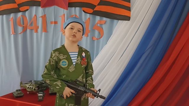 "Летела с фронта похоронка", Читает: Руслан Чудаков, 6 лет смотреть онлайн