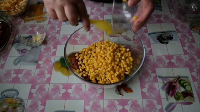 САЛАТ ИЗ КРАСНОЙ ФАСОЛИ С СУХАРИКАМИ//ВКУСНО // СЫТНО// смотреть онлайн