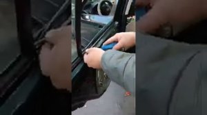 снимаю стёкла дверей Шкода Октавия А 5