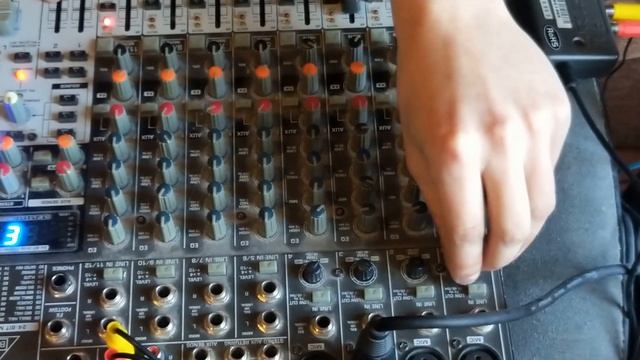 На этом пишется музыка\Обзор микшерного пульта Behringer XENYX 1622FX\О микрофоне и звуковой карте смотреть онлайн