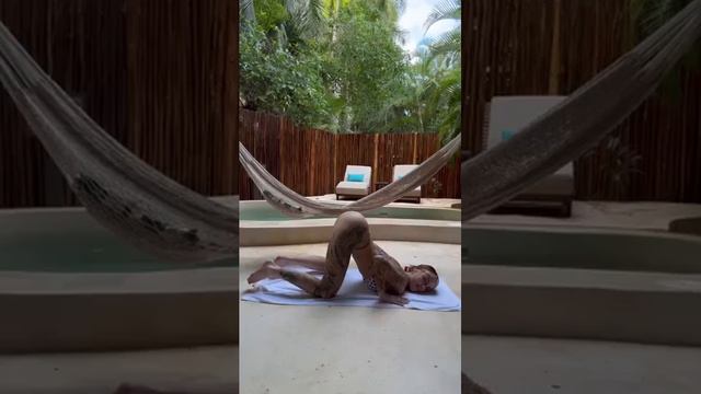 Wishing_you_all_a_very_Merry_Christmas__pilates__stretch__wo смотреть онлайн