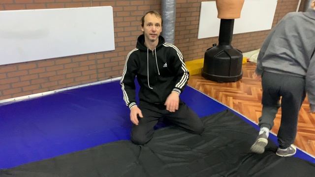 Кувырок назад - помощь-страховка смотреть онлайн