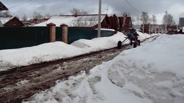 На мотоблоке Дети Покатались На тачке Детям нравится Покатушки на мотоблоке Медленно но верно смотреть онлайн